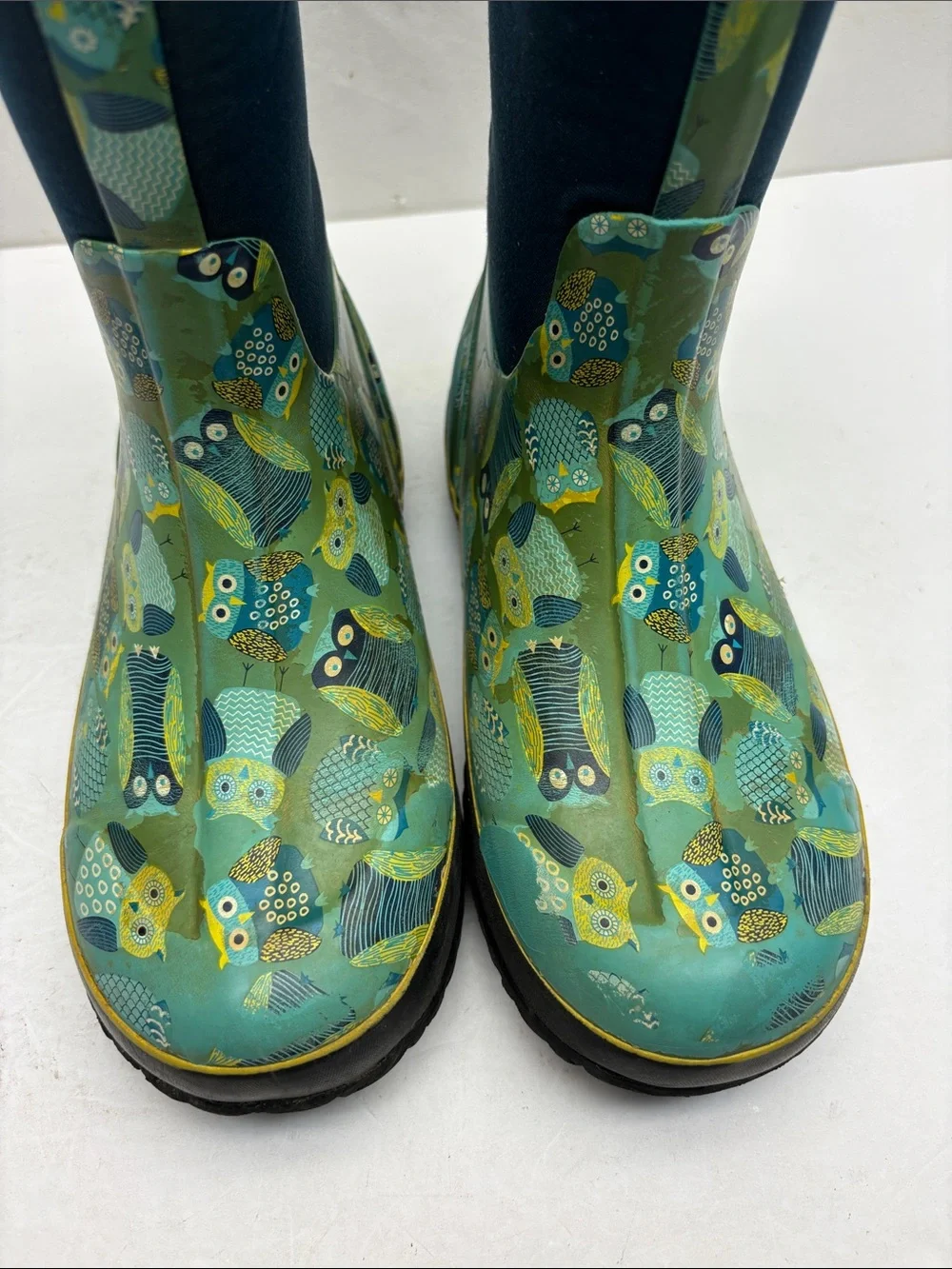 Bogs Classic Owl rain boots, SZ 6 for big girl, box 1BA